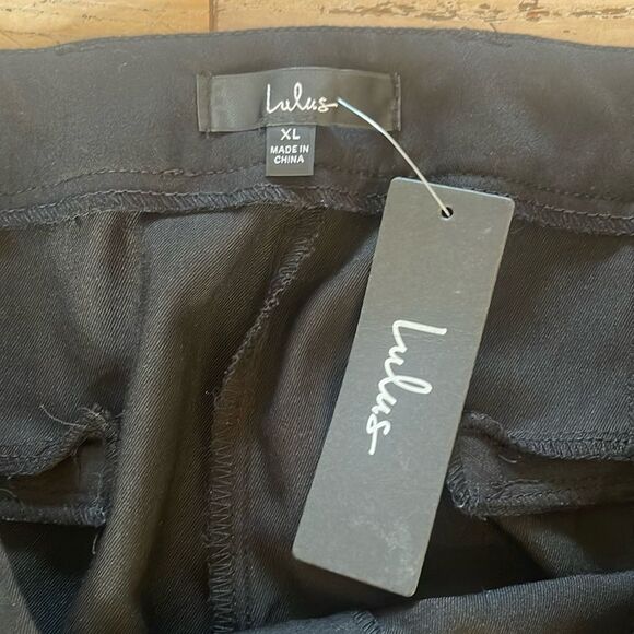 NWT So Get This Black High-Waisted Wide-Leg Trouser Pants
Lulus size XL - Picture 9 of 14